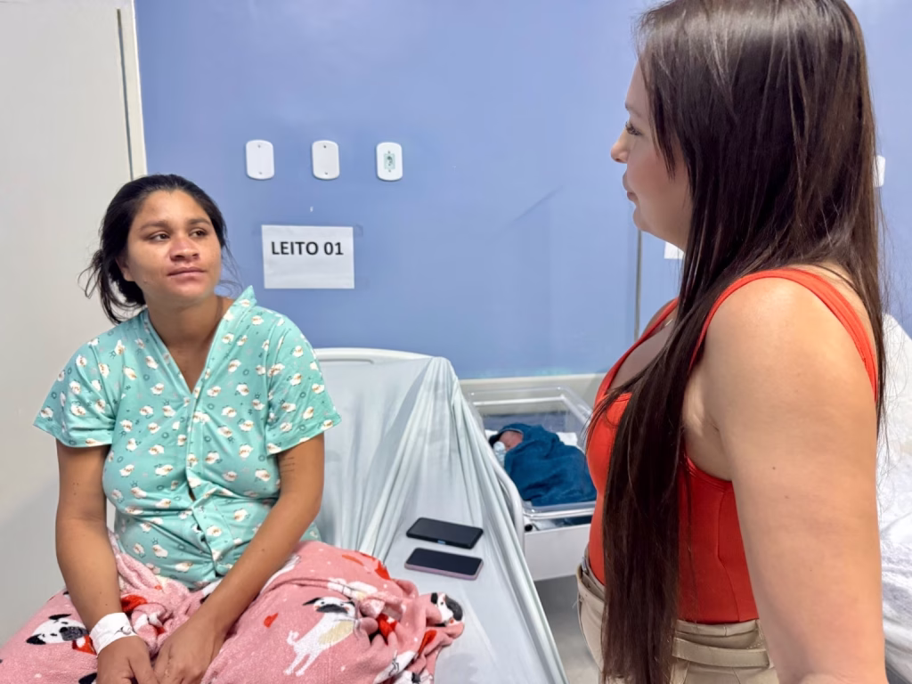 Medo vira gratidão: mãe com gravidez de risco elogia atendimento do SUS em Santa Casa de Penedo