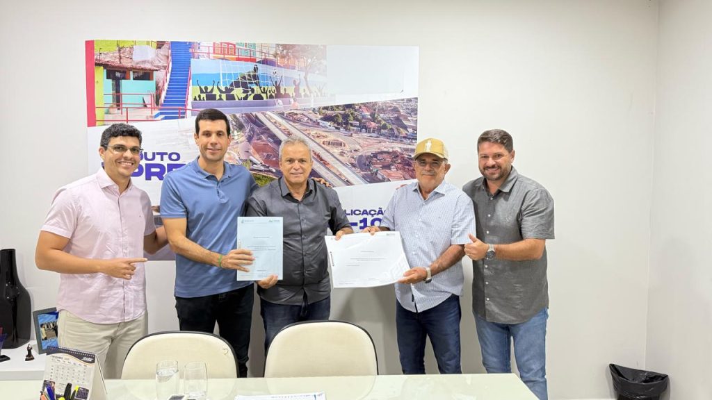 Prefeito Petrúcio Barbosa apresenta projeto de asfalto que ligará Igaci ao distrito de Novo Rio