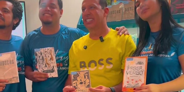 Prefeito Peu prestigia escritores de Teotônio Vilela na Bienal do Livro em Maceió