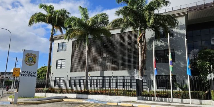 PF cumpre mandado por apologia ao nazismo, racismo e ameaças extremistas em Alagoas