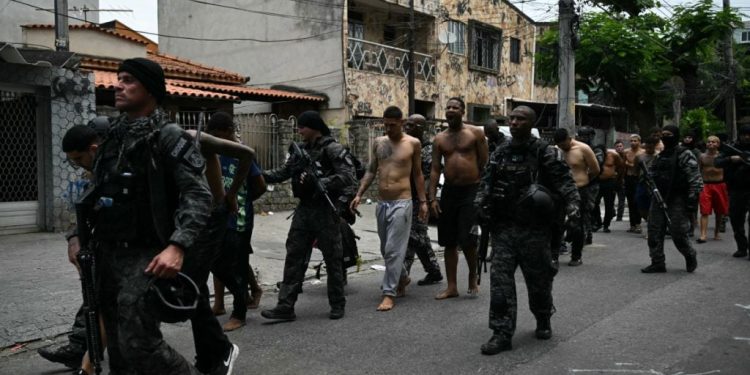 Governo se posiciona contra projeto que equipara facções criminosas a grupos terroristas, afirma Gleisi Hoffmann