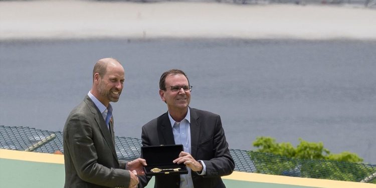Príncipe William recebe chaves do Rio de Janeiro em encontro com prefeito Eduardo Paes