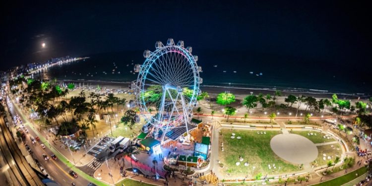 JHC inaugura roda-gigante panorâmica e parque revitalizado na orla de Maceió