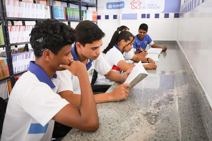 Secretaria de Educação inicia renovação de matrículas da rede estadual