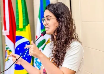 Teca Nelma cobra prioridade política para implantação da tarifa zero em Maceió