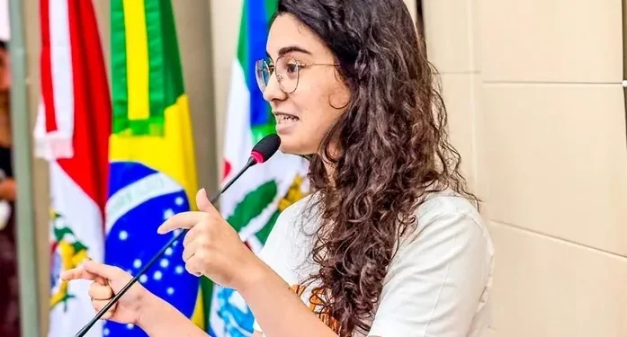 Teca Nelma cobra prioridade política para implantação da tarifa zero em Maceió