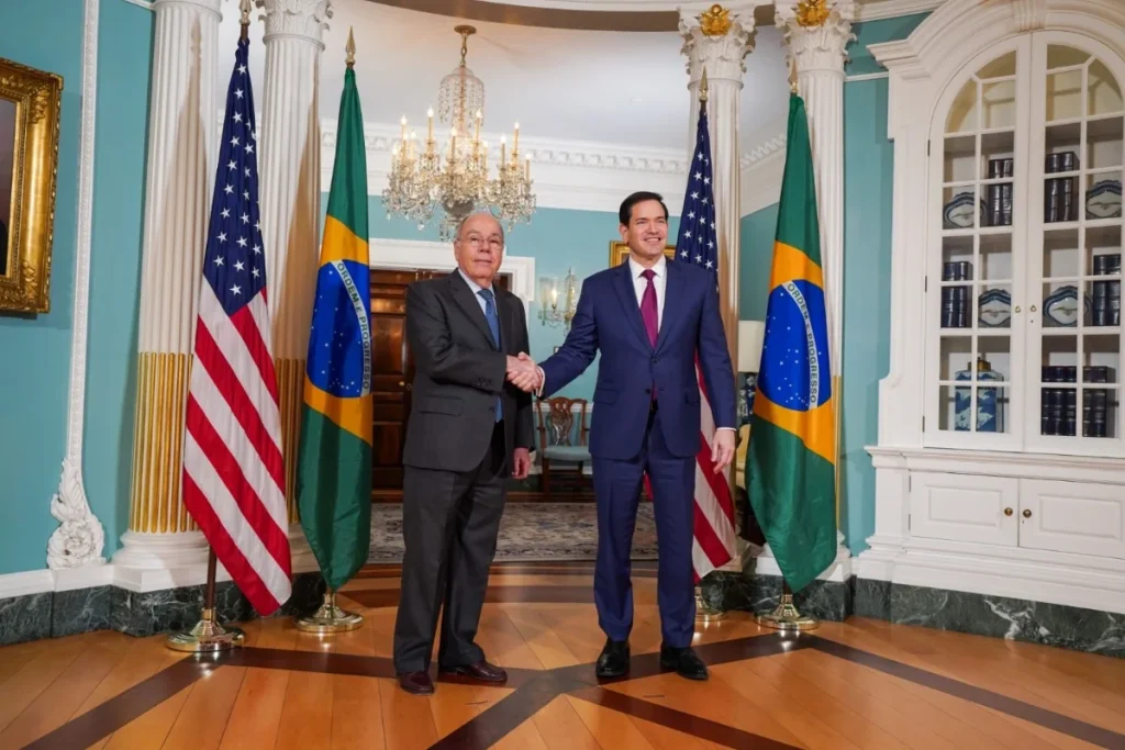 Após reunião, Rubio publica foto ao lado de Mauro Vieira e fala em “reciprocidade”