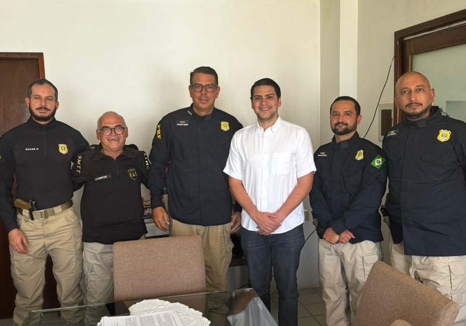 Prefeitura de Santana firma parceria com PRF para reforçar ações de fiscalização de animais na BR-316