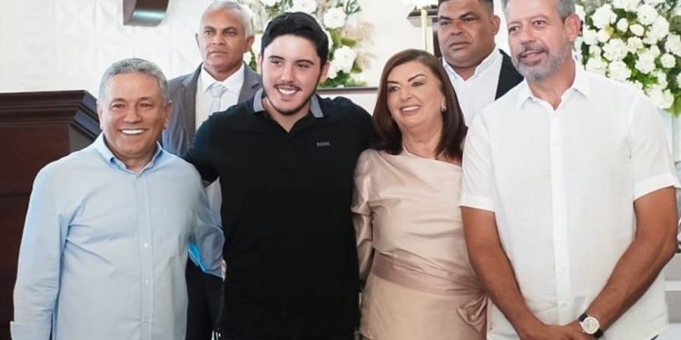 Prefeita Socorrinho expressa apoio a Arthur Lira durante os 68 anos de emancipação política de Jacaré dos Homens