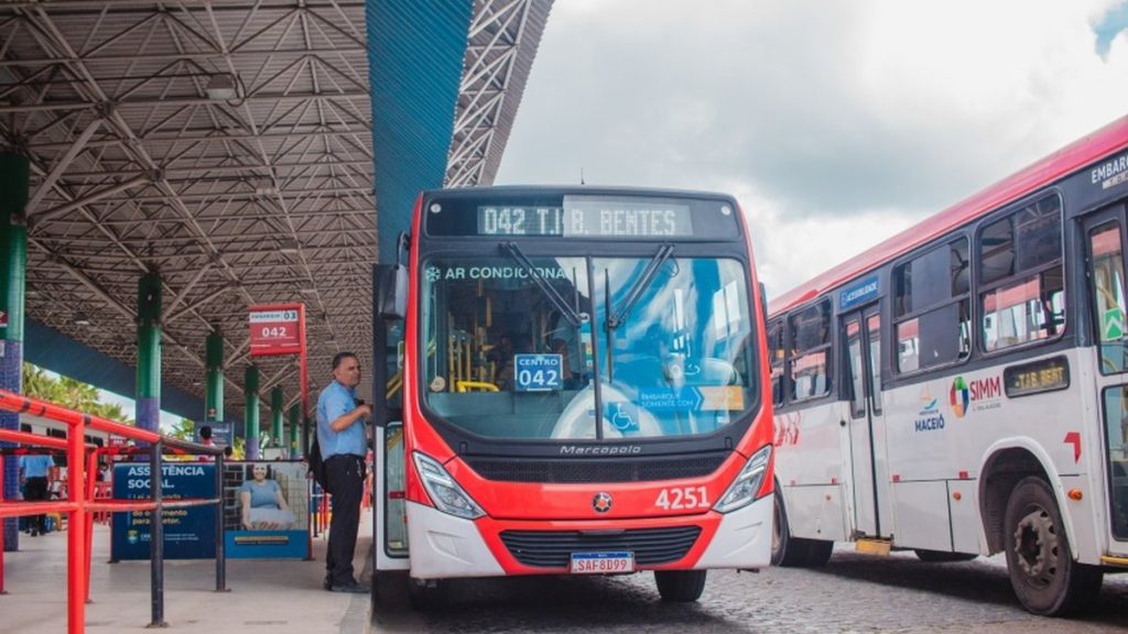 Confira como fica a operação dos ônibus no feriado e nos domingos de dezembro em Maceió