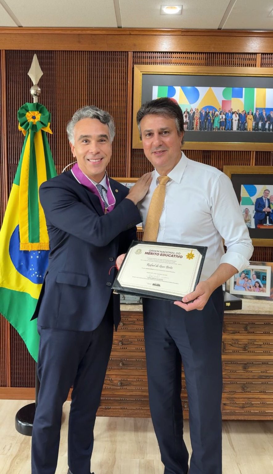 Rafael Brito recebe a maior honraria da educação brasileira