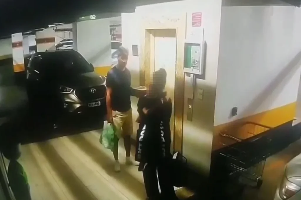 Antes de agressão na porta de elevador, auditor bateu em criança na praia