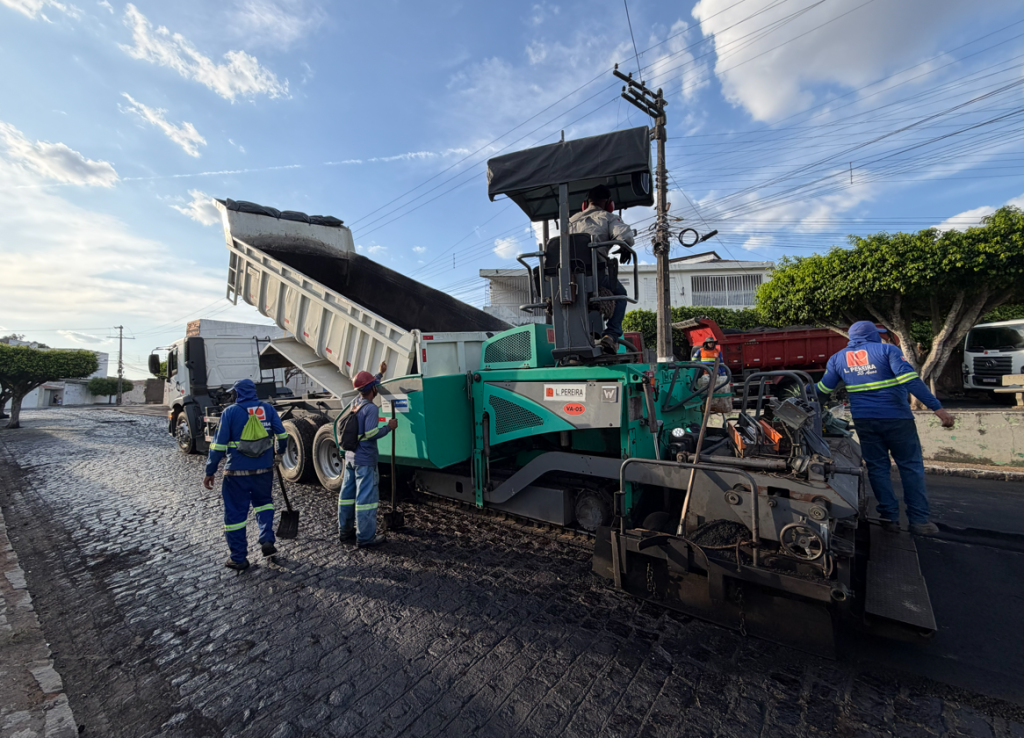 Pró-Estrada avança com + 5km de asfalto nas ruas de Santana; serão 23km de asfalto em 2 meses