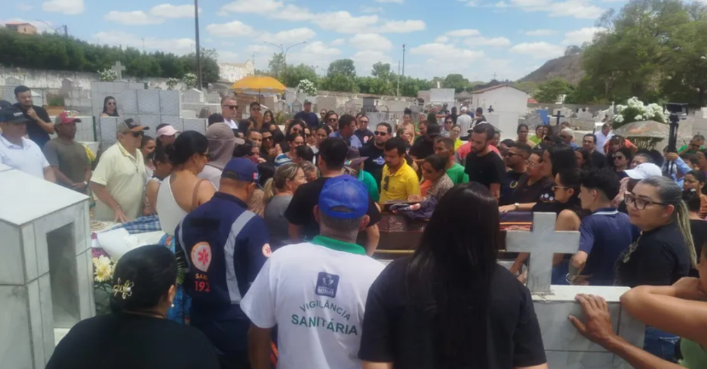 Corpo de enfermeiro assassinado a tiros em motel é enterrado sob forte comoção em Batalha