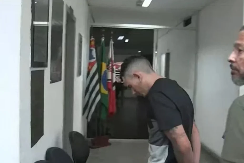 Homem que atropelou e arrastou ex é transferido para sistema prisional