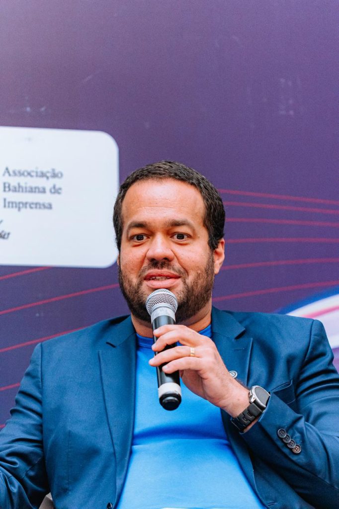 ‘Excesso de informações pode adoecer a sociedade’, diz secretário de Comunicação de Alagoas em evento na Bahia