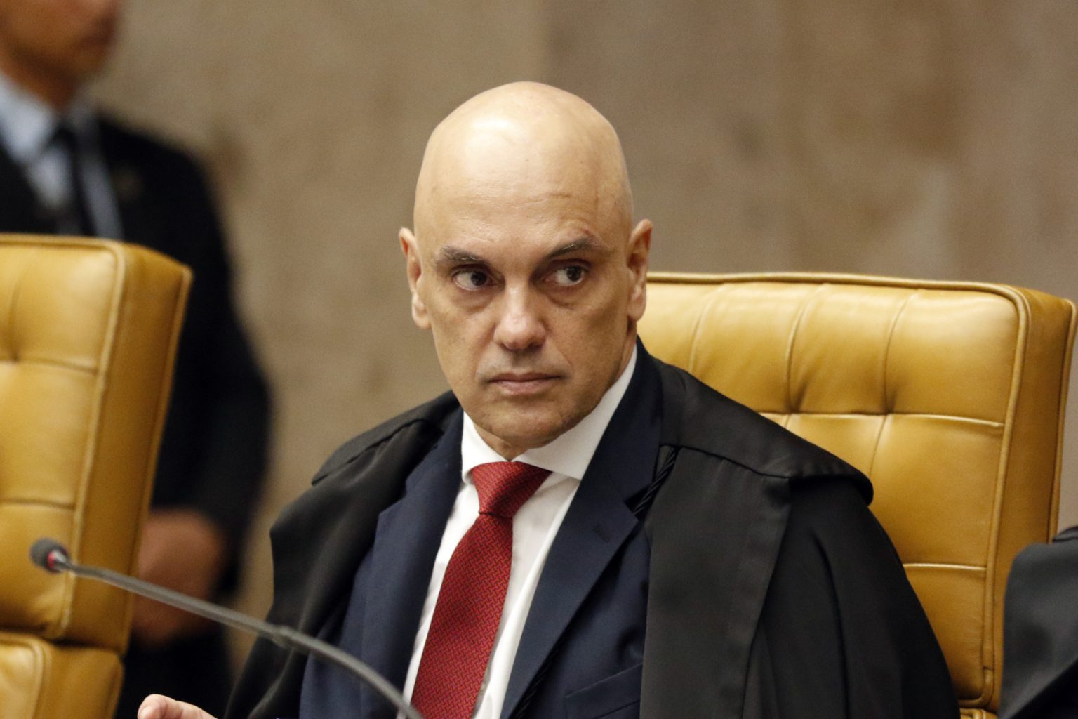 Moraes rejeita último recurso da defesa e mantém condenação de Bolsonaro