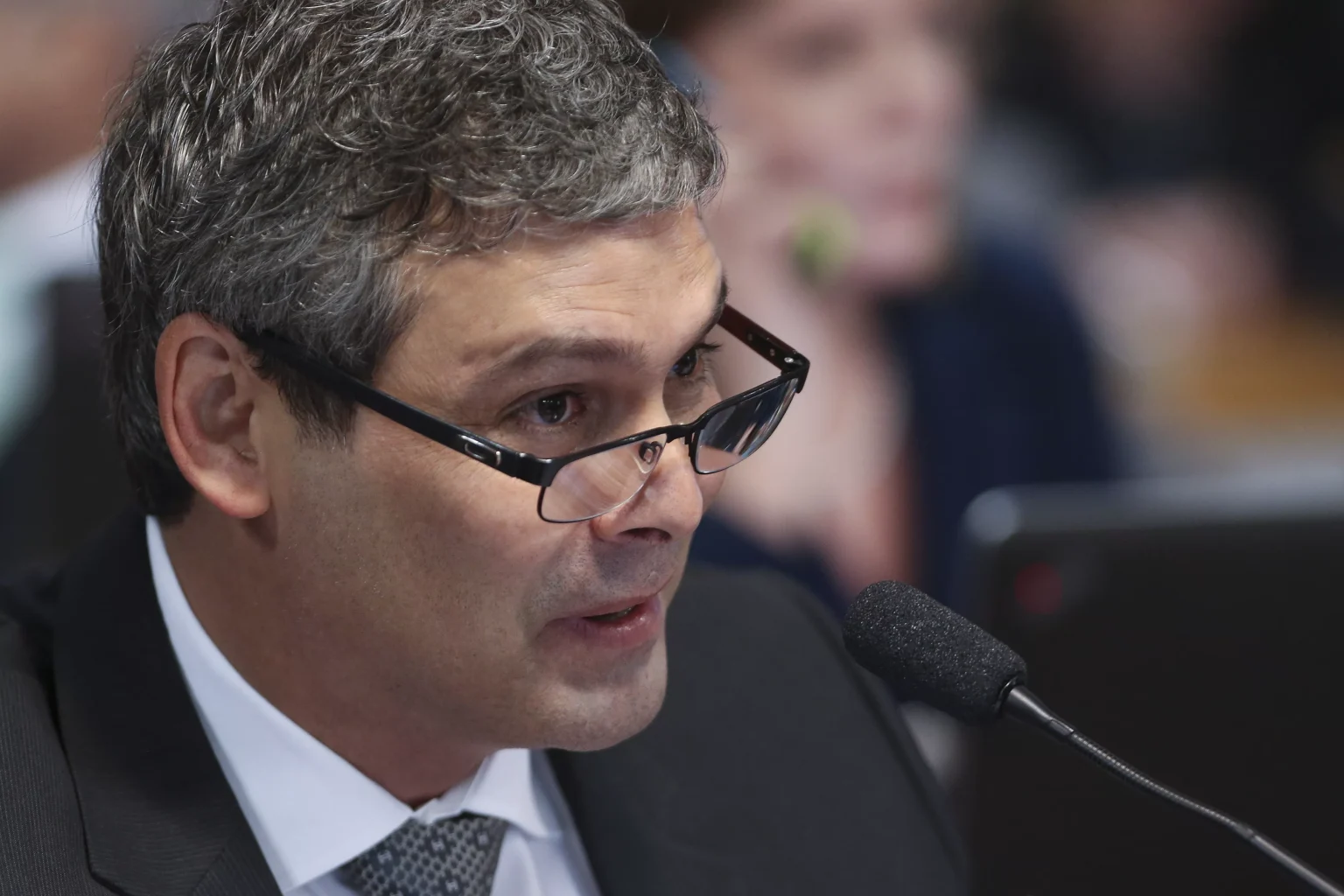 Em ato no Rio, líder do PT defende afastamento do partido do Centrão