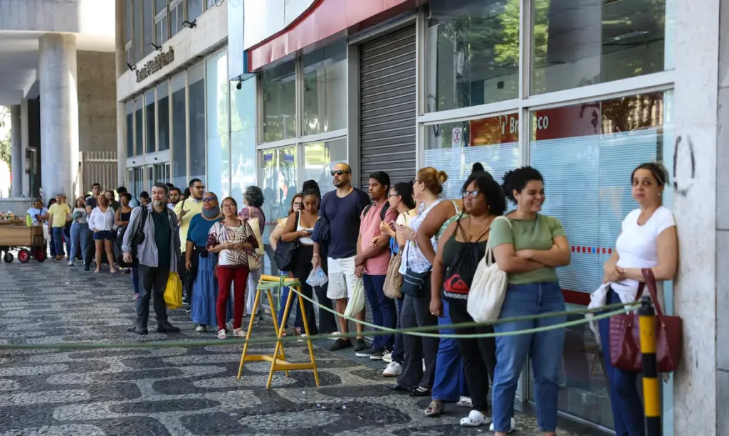 CNU 2025 tem 80% de presença na prova discursiva e mantém cronograma