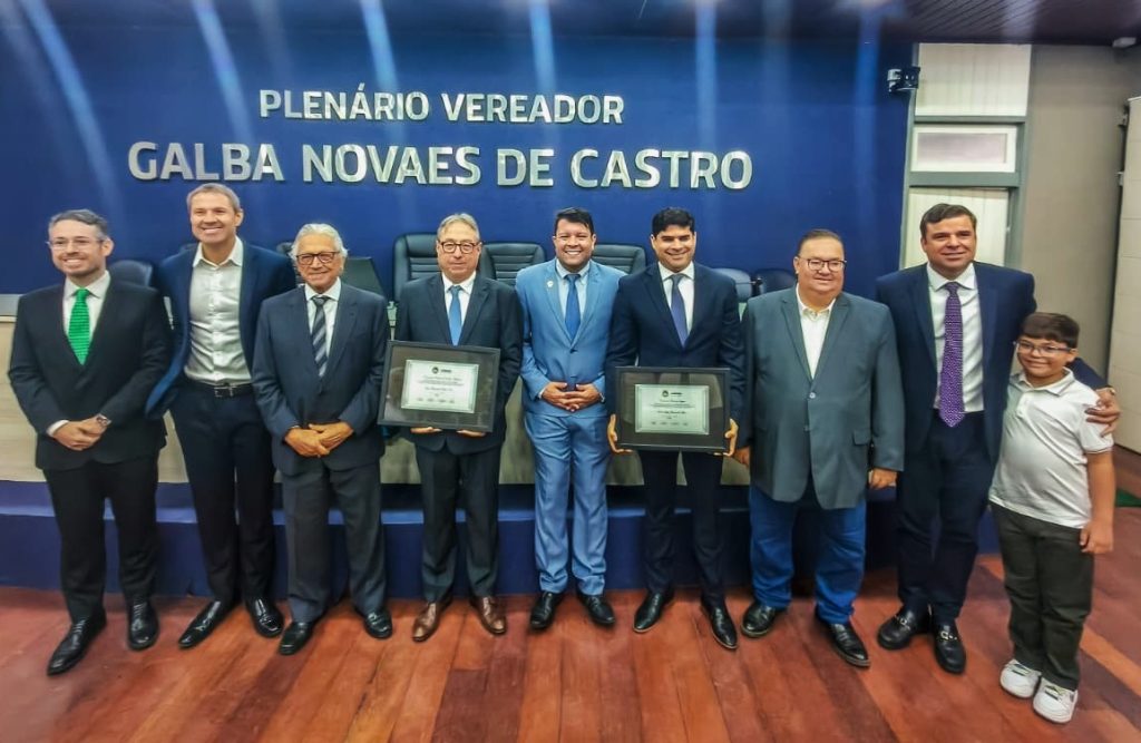 Allan Pierre entrega Comendas ao empresário Elias Vilela e ao economista André Luiz Gomes da Silva, fortalecendo parceria com o setor econômico