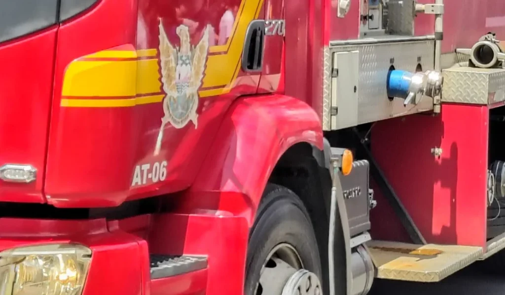 Capotamento na Avenida Menino Marcelo deixa homem de 52 anos ferido em Maceió