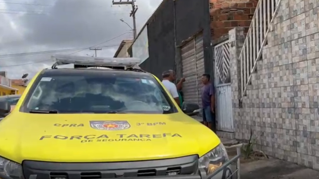 Homem é encontrado morto dentro de casa em Arapiraca; polícia investiga homicídio