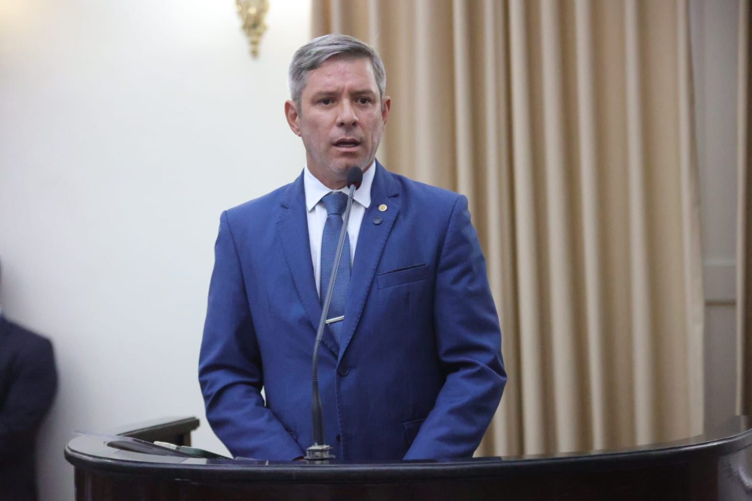 Cabo Bebeto cobra explicações da Sesau após assessor impedir entrada de vereador e mães à Secretaria