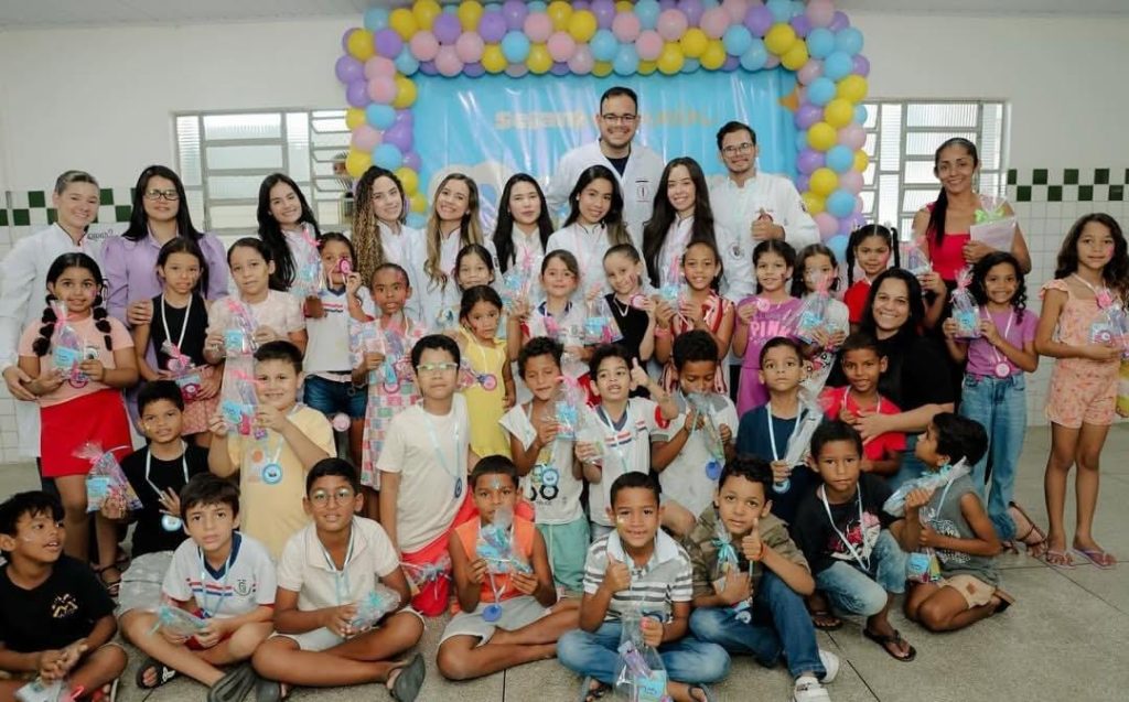 Em parceria com a prefeitura, universitários realizam ação de saúde bucal com crianças em Jacaré dos Homens