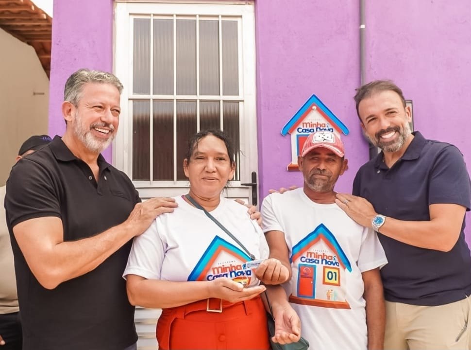 Em Major Izidoro, Arthur Lira realiza entregas, anuncia investimentos na saúde e recebe o apoio de Theobaldo Cintra rumo ao Senado