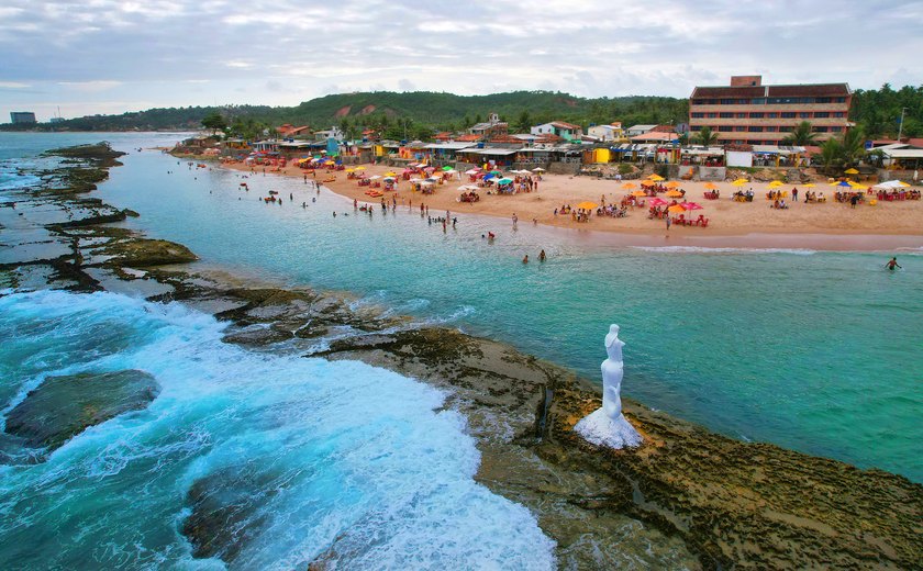 Resgate de banhistas na Praia da Sereia mobiliza Corpo de Bombeiros em Maceió