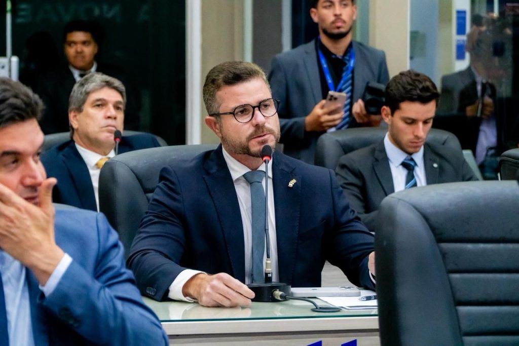 Vereador Delegado Thiago Prado solicita reforço na fiscalização de jetskis nas praias de Maceió