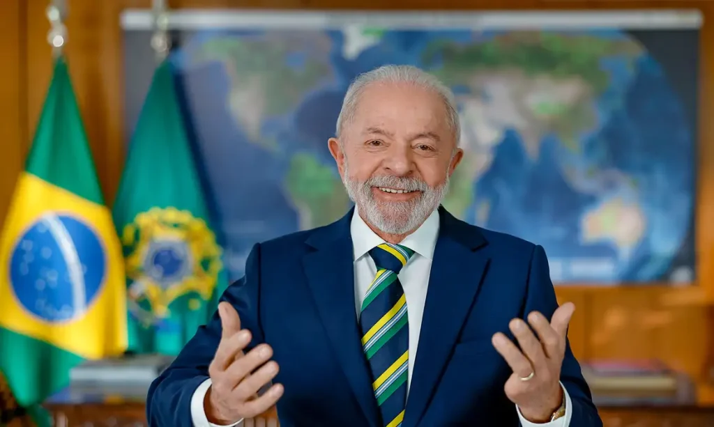 Lula assina Medida Provisória que redefine aumento salarial de professores da educação básica