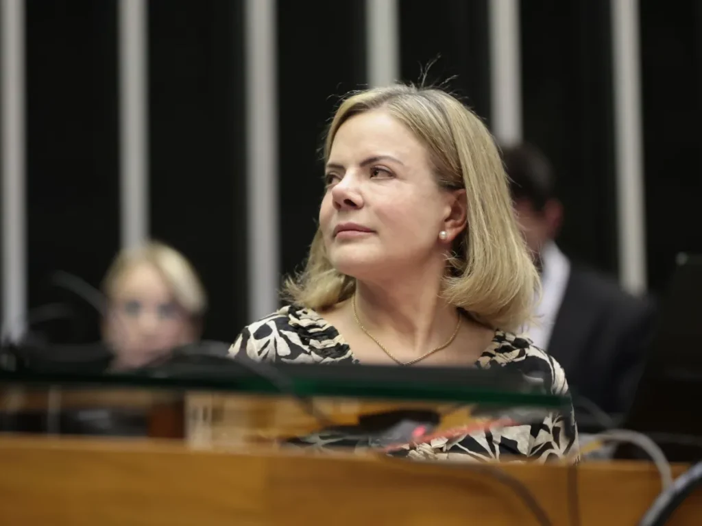 “Homem frouxo não encara conversa com Gleisi”, revela Renan Filho