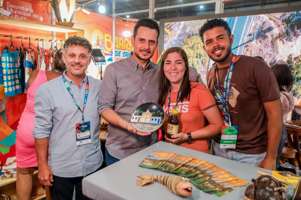 Barra de Santo Antônio destaca sua cultura e talentos locais na Feira dos Municípios