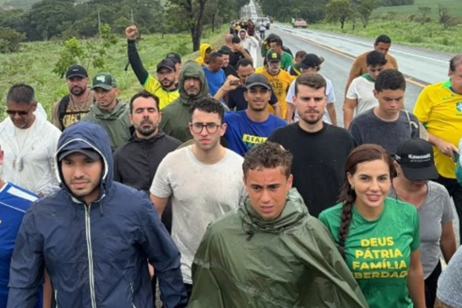 PRF notifica Nikolas e cobra segurança após “riscos” em caminhada