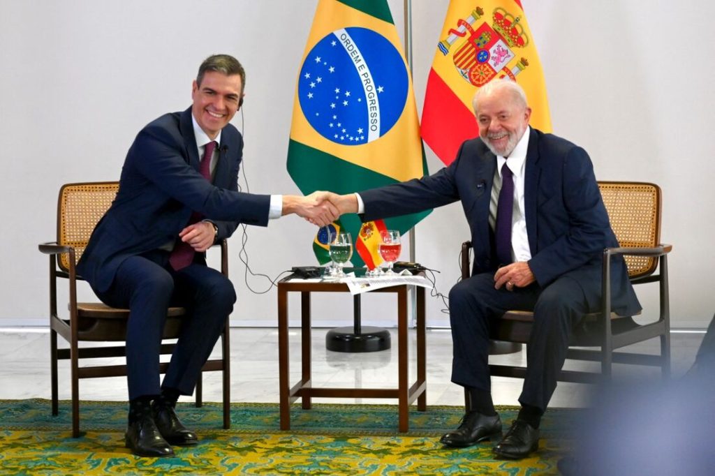 Lula conversa com premiê espanhol após aprovação do acordo Mercosul-União Europeia