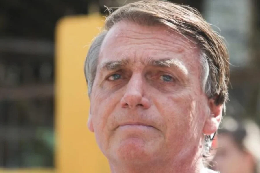 Exames de Bolsonaro confirmam traumatismo craniano leve após queda