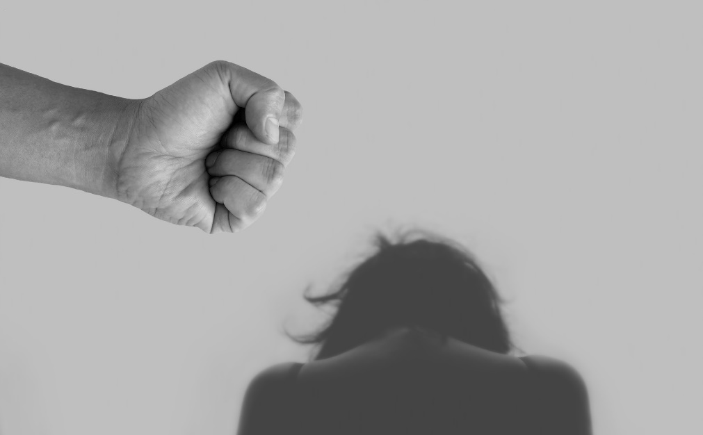 Brasil registra recorde de feminicídios em 2025, com ao menos 1.470 casos