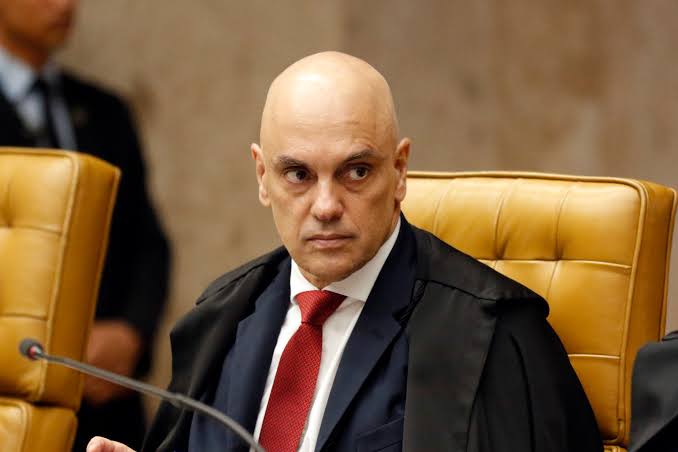 CFM cumpre decisão de Moraes e anula sindicância envolvendo Bolsonaro