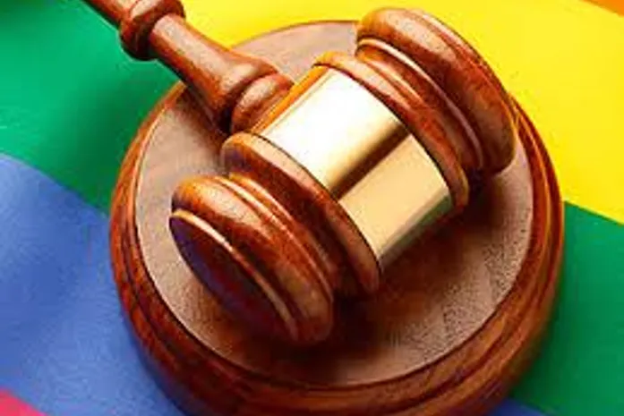 Justiça de Alagoas condena influenciadora por injúria homofóbica; vítima será indenizada