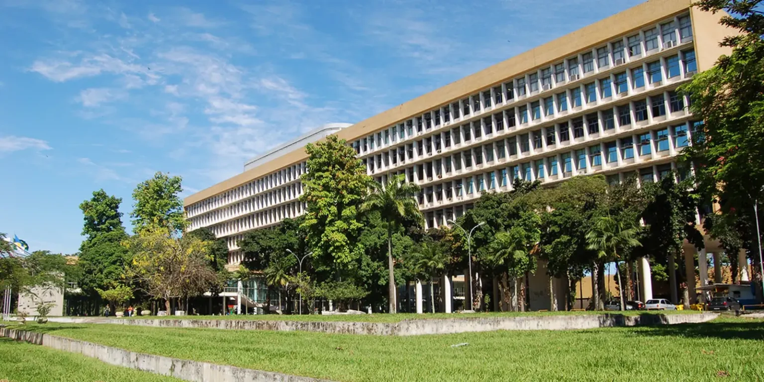 Governo libera quase R$ 1 bilhão para recompor orçamento de universidades federais