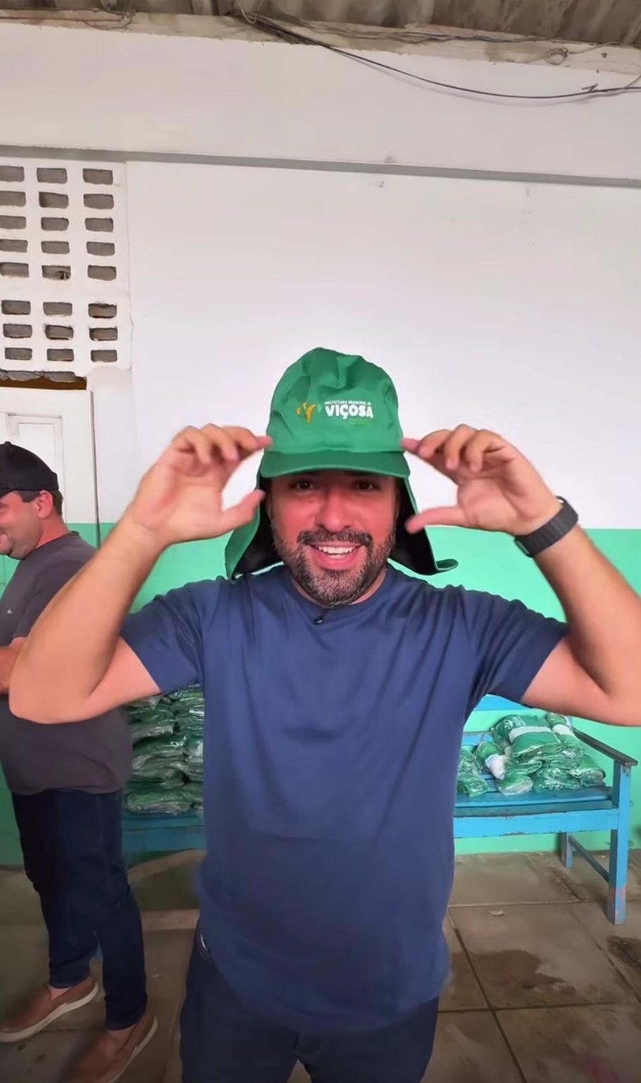 Prefeito de Viçosa, João Victor, entrega novos uniformes e equipamentos a servidores da Infraestrutura