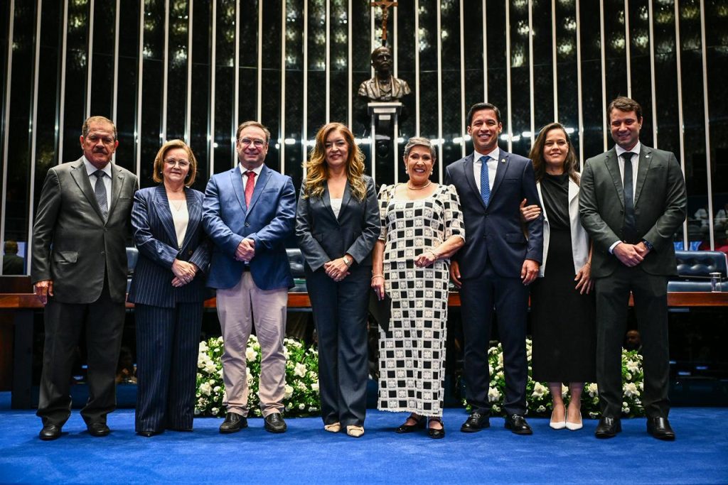 Rodrigo Cunha representa Alagoas no Senado e destaca legado da mãe na Comenda Ceci Cunha