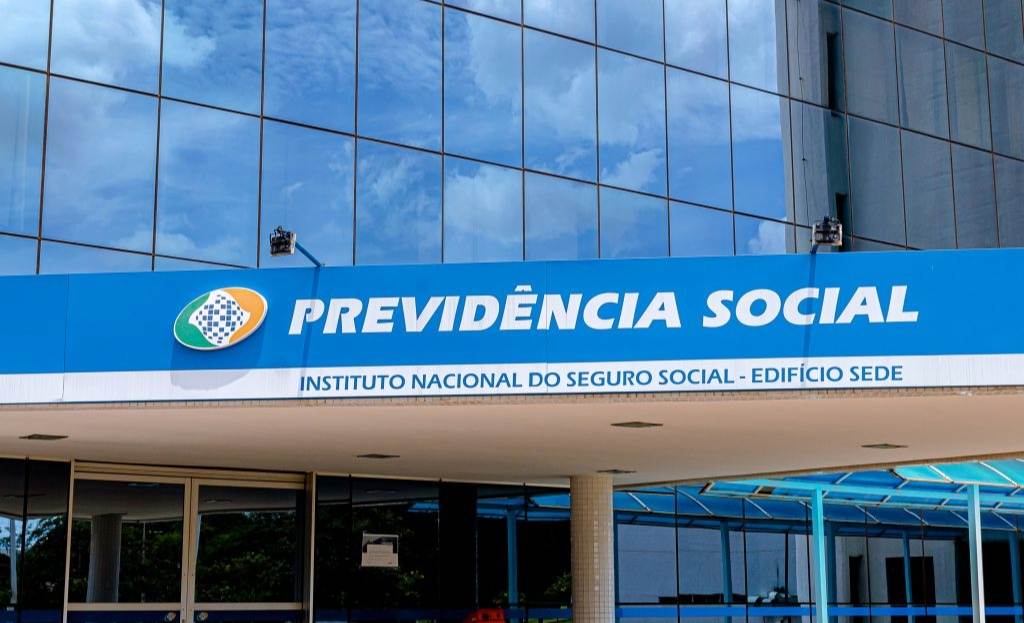 INSS deve antecipar 13º salário em 2026; pagamentos podem ocorrer no primeiro semestre