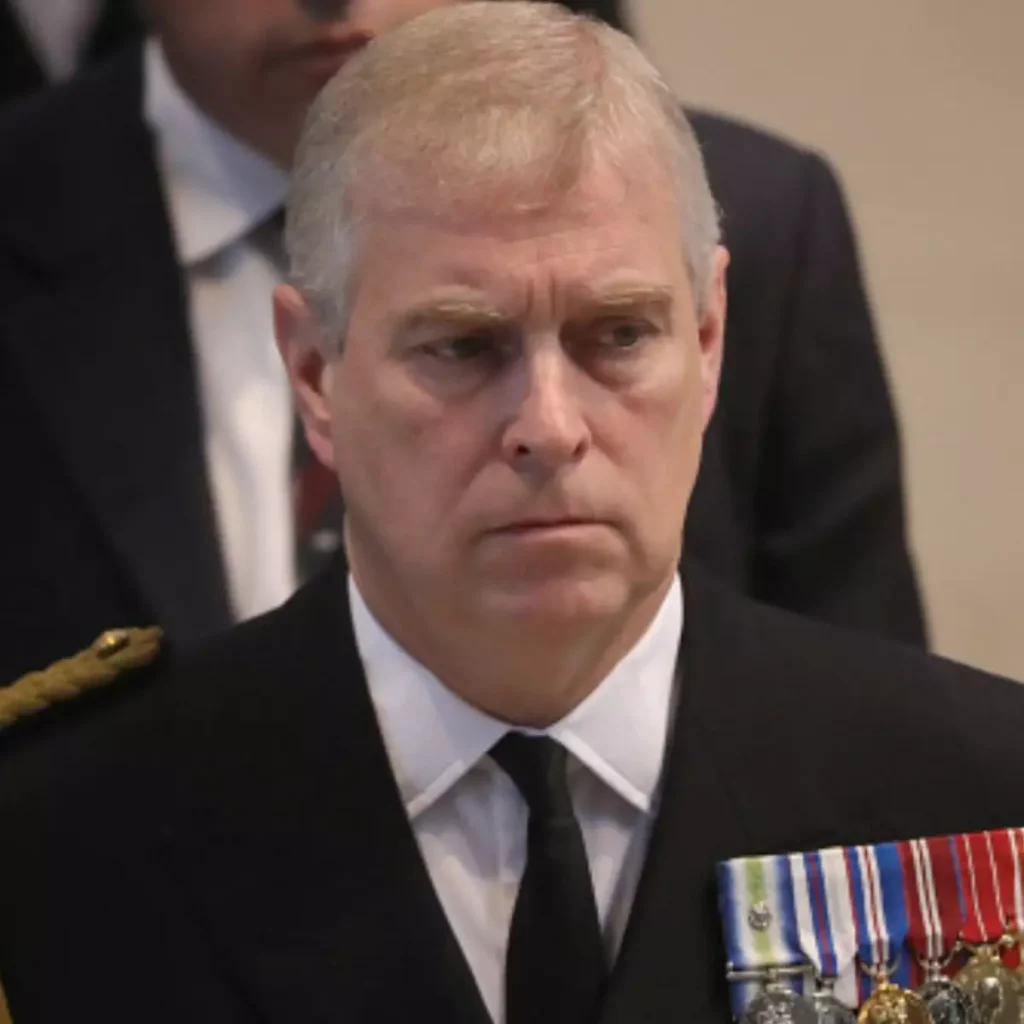 Andrew, irmão do rei Charles, é preso no Reino Unido em investigação relacionada a Epstein