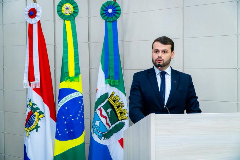 Vereador Neto Andrade denuncia falta constante de água em Ipioca