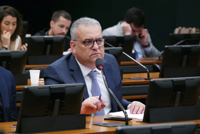 “Vocaro deveria estar na CPMI, nem que fosse debaixo de vara”, diz Gaspar