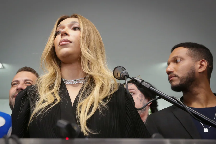 Partido do MBL pede cassação de Erika Hilton por xingamentos a críticos na Comissão da Mulher