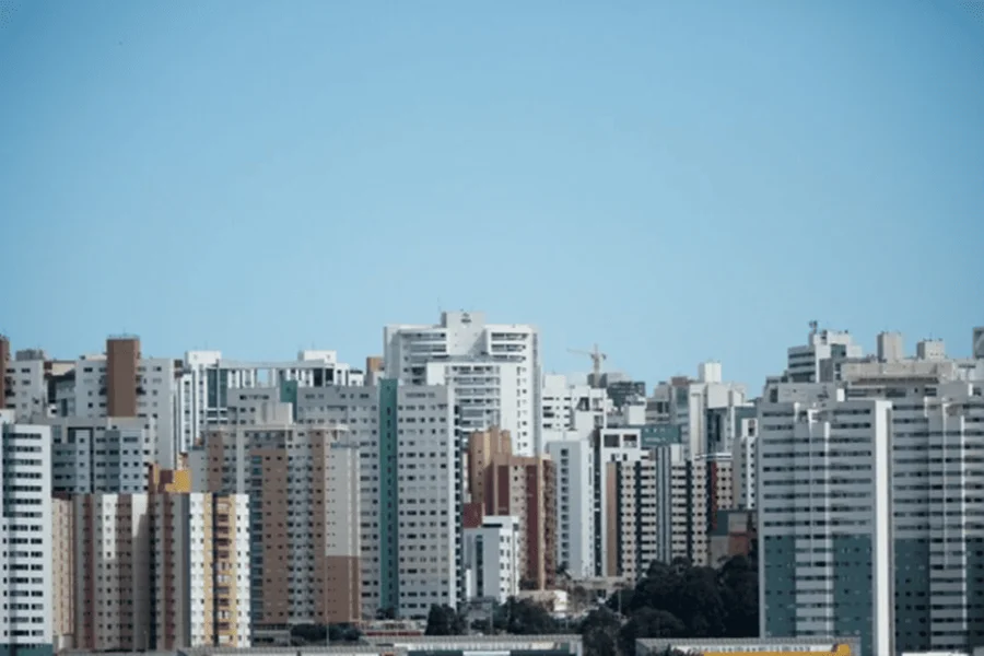 Homem nu e armado com faca é preso após causar pânico em Águas Claras