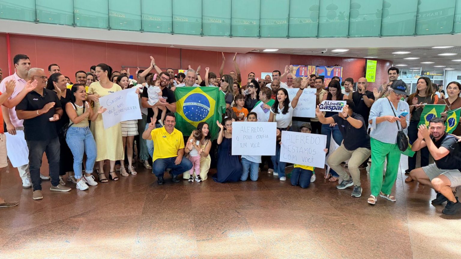 Alfredo Gaspar, relator da CPMI do INSS, é recebido em Alagoas com festa após conclusão dos trabalhos